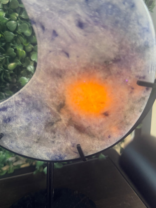 hackmanite moon on stand (uv reactive)