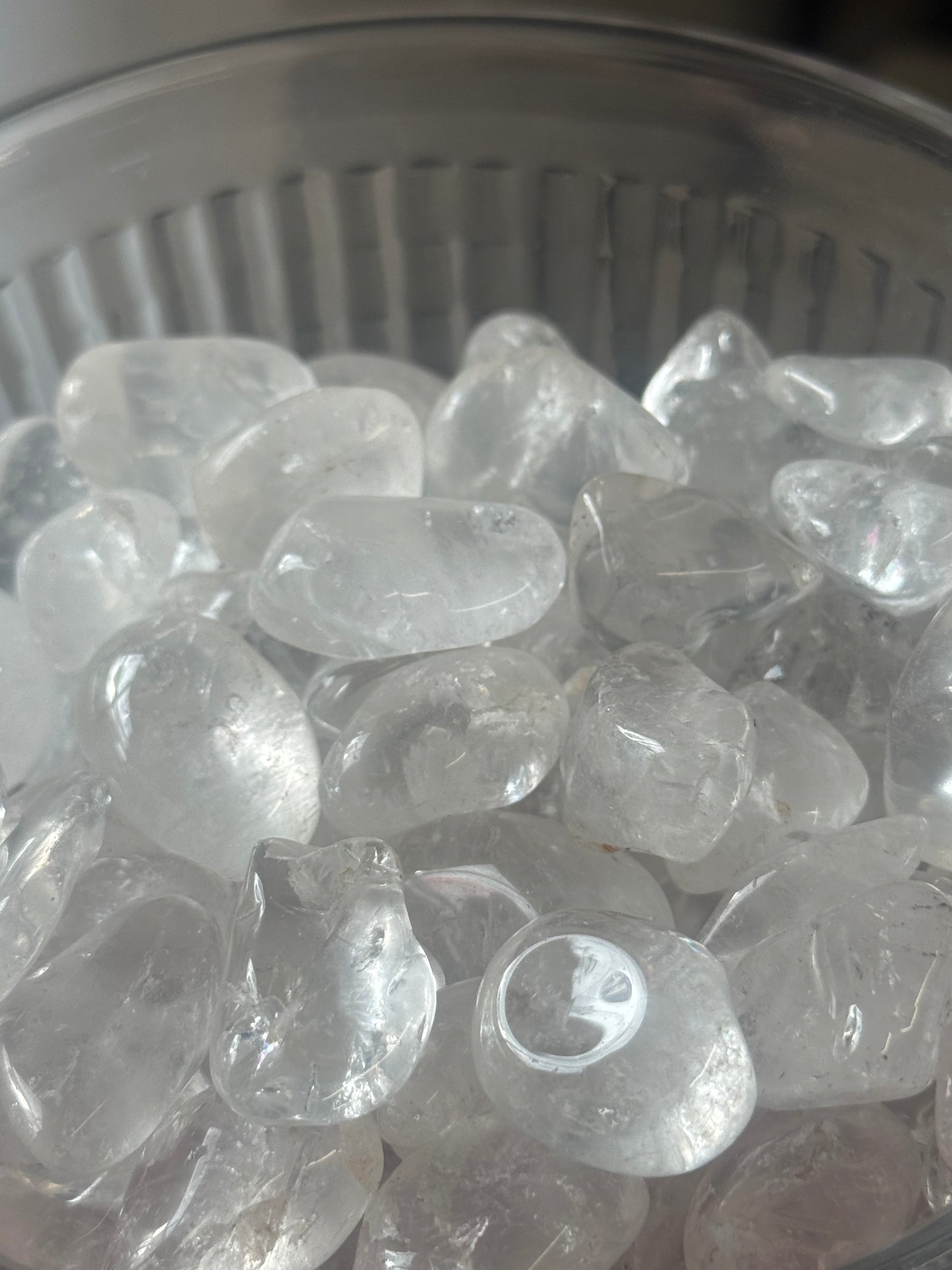 clear quartz tumbles