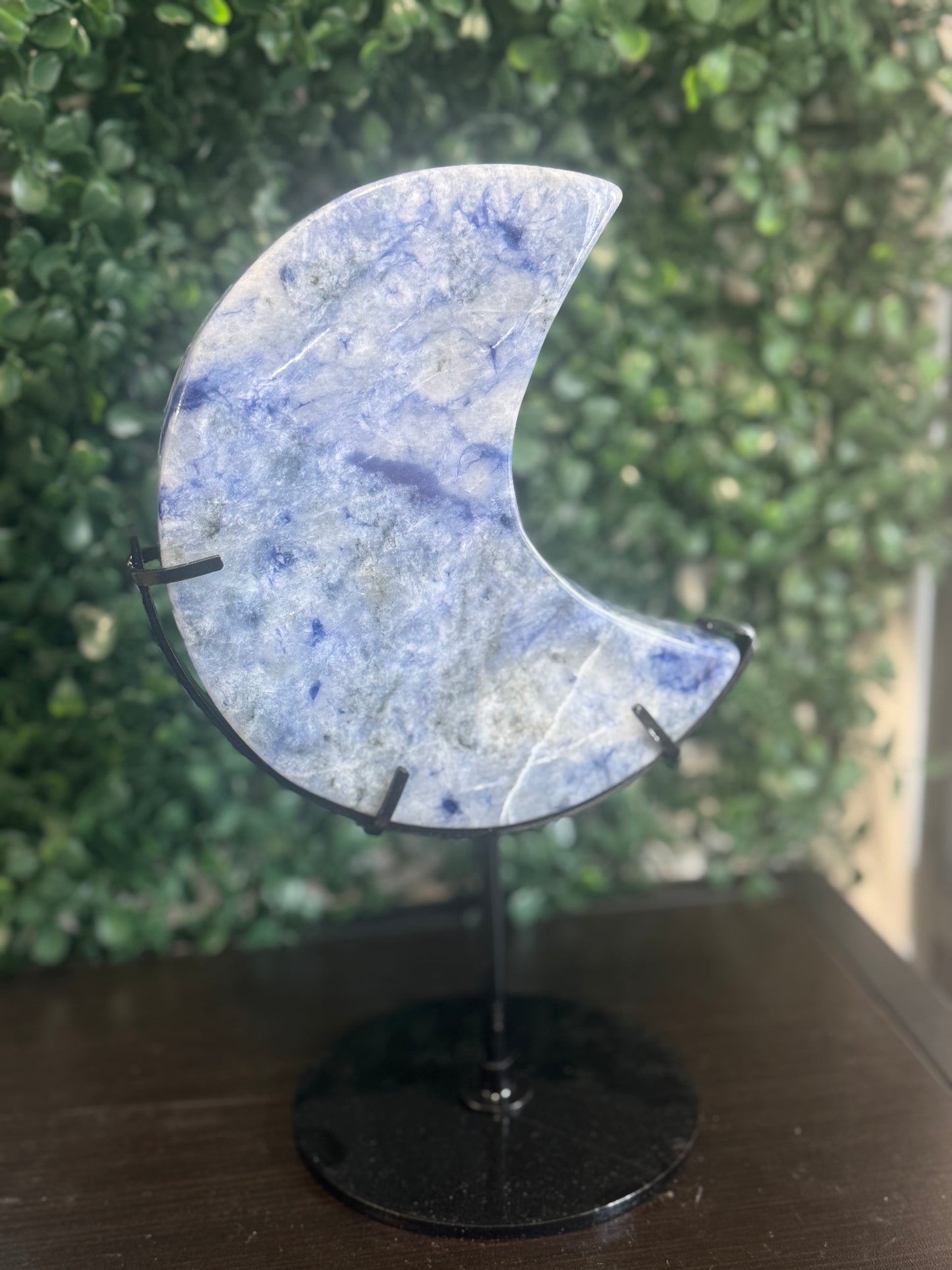 hackmanite moon on stand (uv reactive)