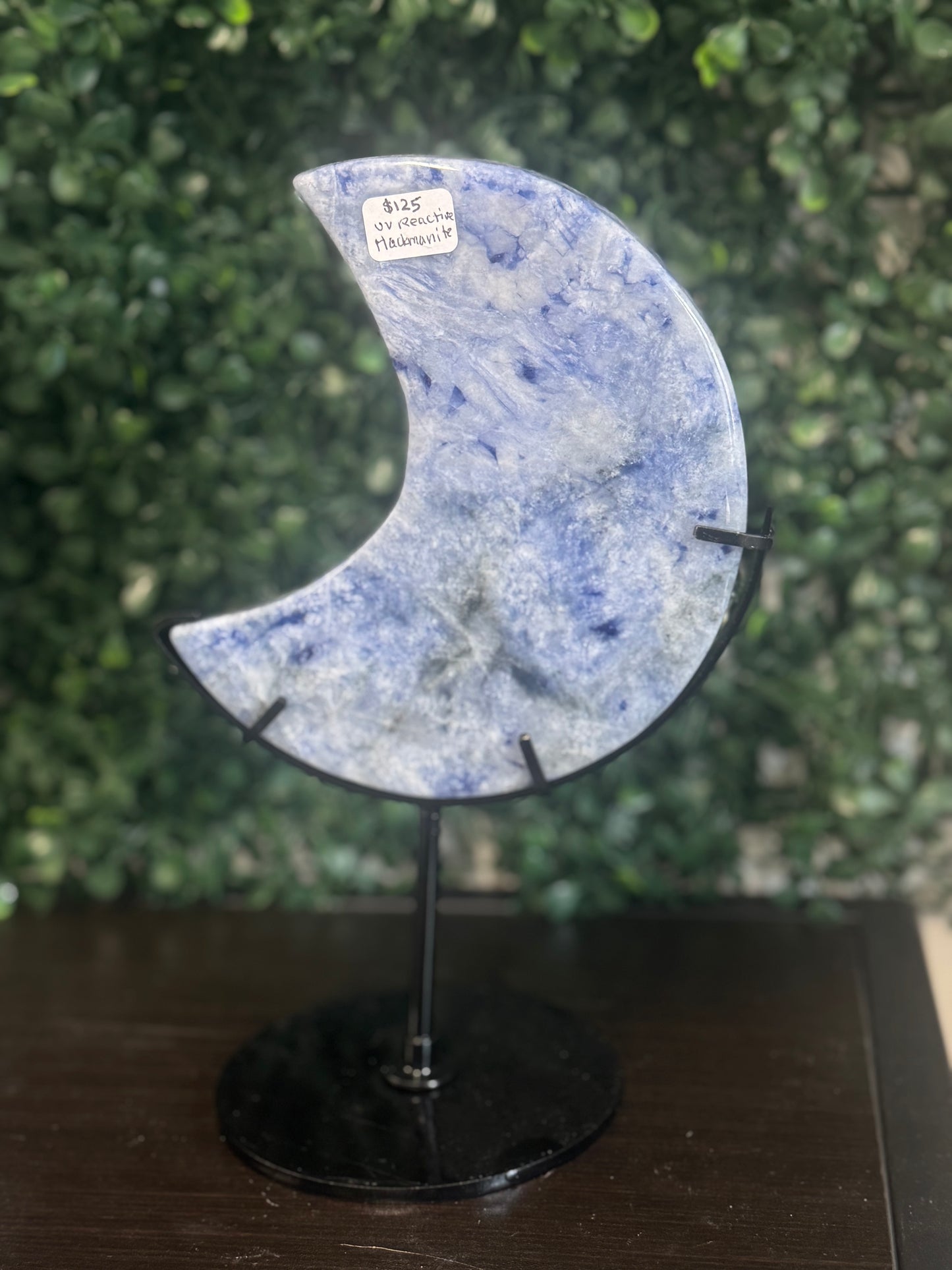 hackmanite moon on stand (uv reactive)