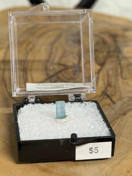 aquamarine from xuan le, thanh hóa province, vietnam